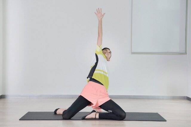 腰まわり固まってない？１日３セット【下腹ぽっこりを招く姿勢クセを整える】簡単ストレッチ