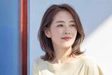 「髪を下ろしたい晩夏に。40代からのミディアムヘアは「顔まわりだけ動かす」がちょうどいい」の画像1