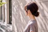 「その“まとめ髪”がおば見えの原因かも。40代・50代が見直したい“後頭部シルエット”」の画像2