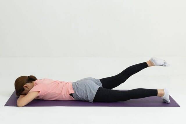 後ろ姿の印象に差がつく。１日１セット【太もも＆ヒップを同時に引き締める】簡単エクササイズ