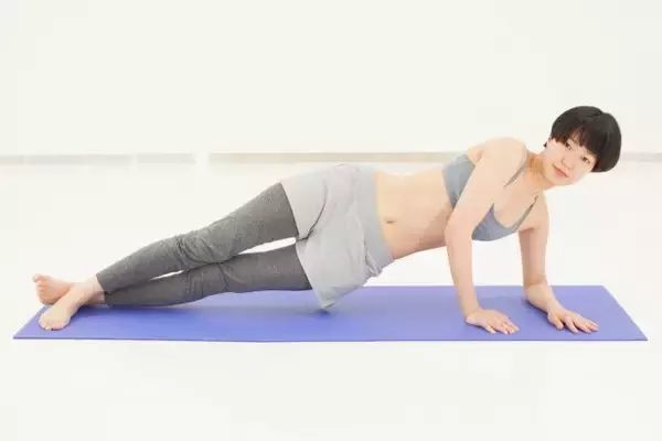 「脇腹・背中の“落ちにくい贅肉”対策に。１日１分【くびれウエストに整える】簡単エクササイズ」の画像