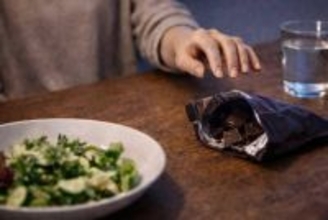 「ケーキ食べちゃったからもういいや」40代女性がハマった“ゼロか100かダイエット”の誤算