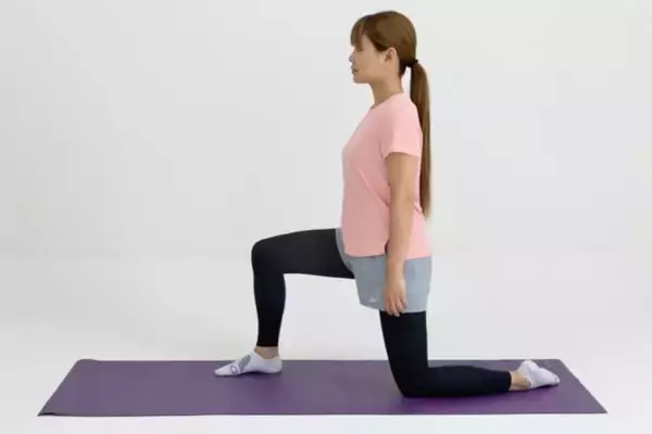 「痩せにくくなってきた人におすすめ。姿勢まで改善【カラダの深部のコリをほぐす】簡単ストレッチ」の画像