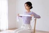 「後ろ姿がなんだか重たい…。40代以降が見直したい“肩甲骨まわり”の整え方」の画像2