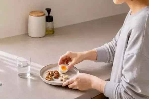 「ダイエット中なのに食べたくなる…。40代以降が知っておきたい“空腹との付き合い方”」の画像