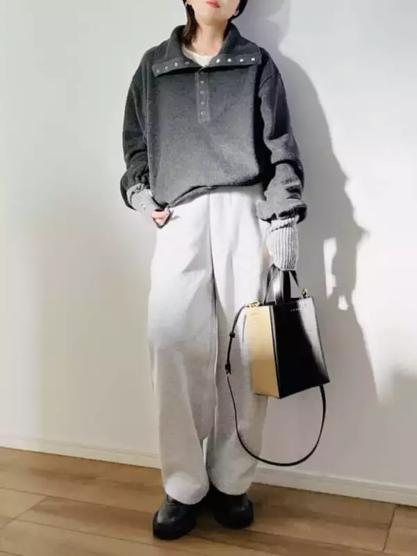 ニットはまだ着たいけど重い…。40代の冬→春をつなぐ「白レイヤード」着こなしテク３つ