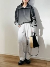 ニットはまだ着たいけど重い…。40代の冬→春をつなぐ「白レイヤード」着こなしテク３つ