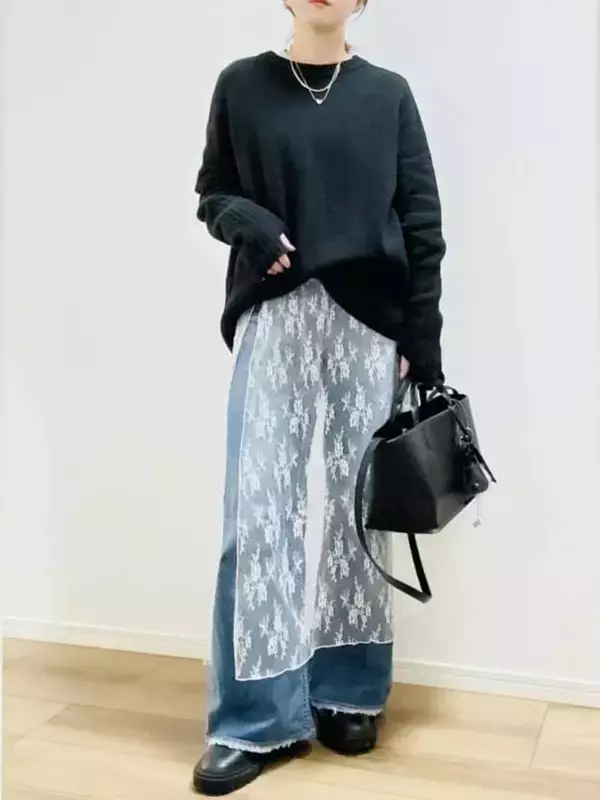 「ニットはまだ着たいけど重い…。40代の冬→春をつなぐ「白レイヤード」着こなしテク３つ」の画像