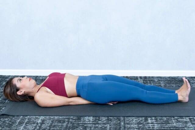 心身のリフレッシュ効果も。１日１セット【背中の贅肉を引き締める】簡単習慣