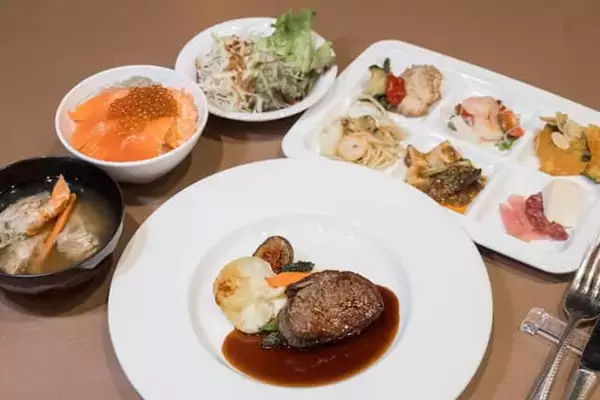 「カニやイクラ、海鮮を満喫。【函館大沼プリンスホテル】朝夕のビュッフェに並ぶ北海道＆函館グルメ」の画像