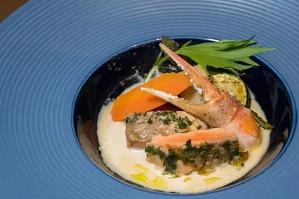 「カニやイクラ、海鮮を満喫。【函館大沼プリンスホテル】朝夕のビュッフェに並ぶ北海道＆函館グルメ」の画像