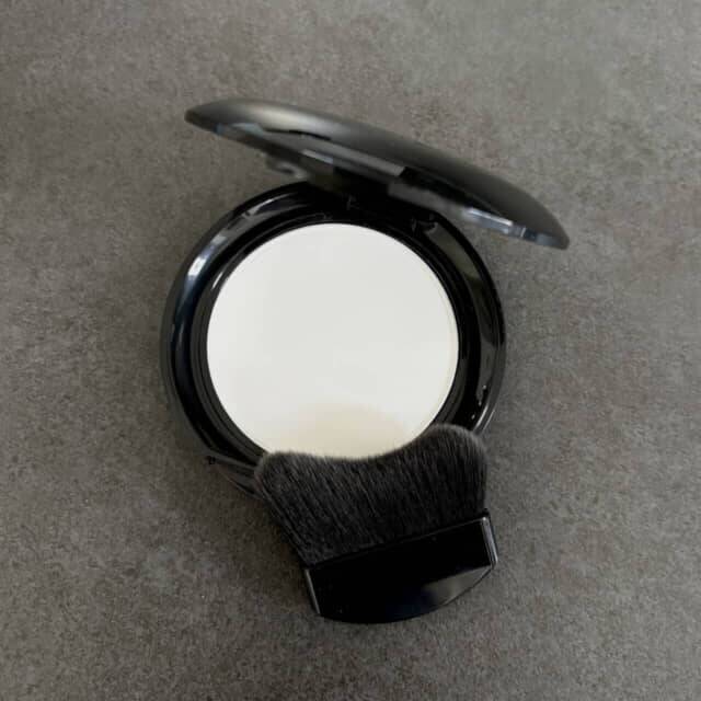 【40代・50代】夕方でもくすまない。テカリ・毛穴・にじみを防ぐ最新ベースメイク３選