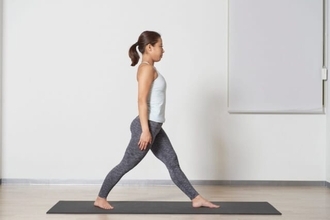 下半身が“重い”なら実践すべき！１日１セット【太もも・ふくらはぎが一気に細見え】簡単ポーズ