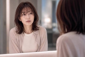 湿気で前髪が決まらない…。大人世代が見直したい“顔まわり問題”の解決策