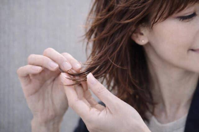 【40代・50代】今っぽくて若々しい人は“ツヤ髪すぎない”。2026春・大人ヘアの正解