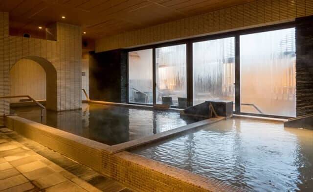 広いお風呂とサウナが魅力【函館・湯の川温泉 ホテル万惣】はのんびり過ごす温泉宿