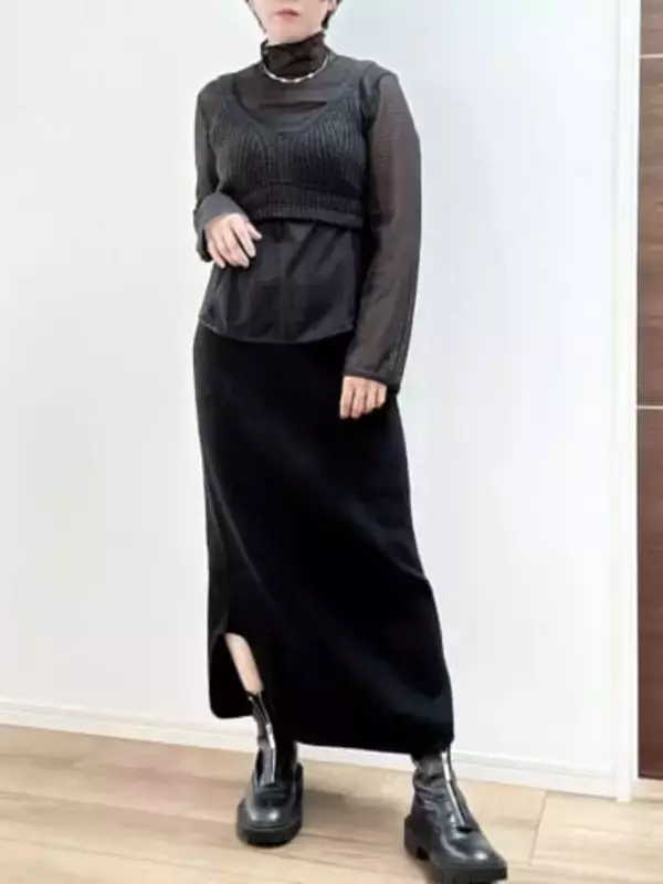 「絶対買いです。着回し抜群【ユニクロ アンド マメ クロゴウチ】センシュアルな「シアーハイネックT」」の画像