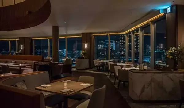 33階から東京の夜景を見下ろすディナーと東京タワーを間近に見る絶景のバータイム【ザ・プリンス パークタワー東京】
