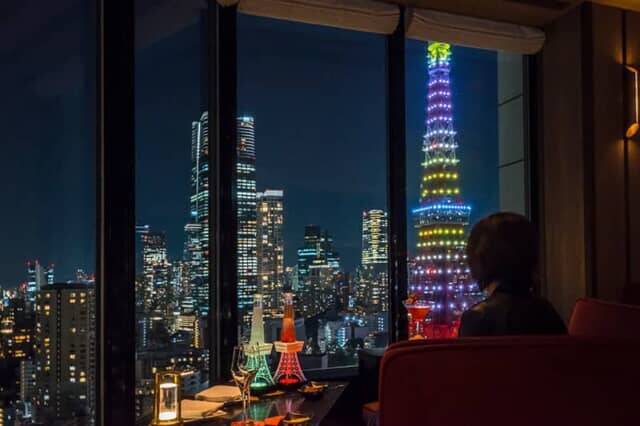 33階から東京の夜景を見下ろすディナーと東京タワーを間近に見る絶景のバータイム【ザ・プリンス パークタワー東京】