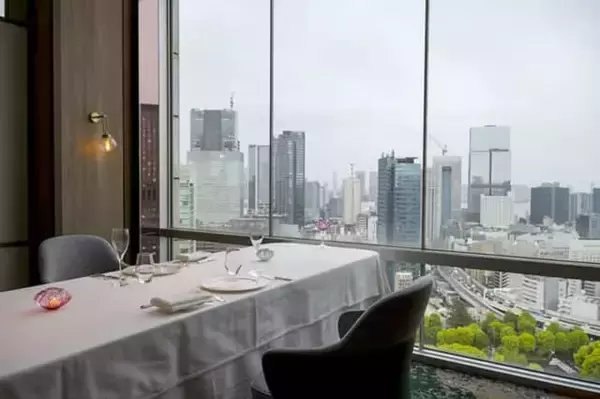 「33階から東京の夜景を見下ろすディナーと東京タワーを間近に見る絶景のバータイム【ザ・プリンス パークタワー東京】」の画像