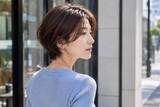 「今の髪型、9月には少し軽すぎるかも。人気美容師が注目する40代からの“初秋ヘア”３選」の画像1