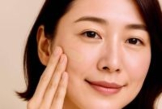 くすみのない大人肌を演出。素肌感を残して“血色と立体感”を引き出す「ベースメイクのコツ」