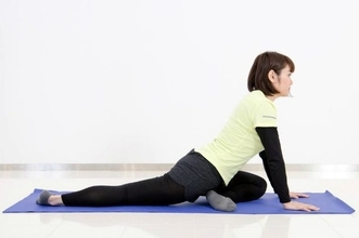 下半身の印象を変えたいなら。１日３セット【股関節ゆるめて巡りを整える】簡単ストレッチ