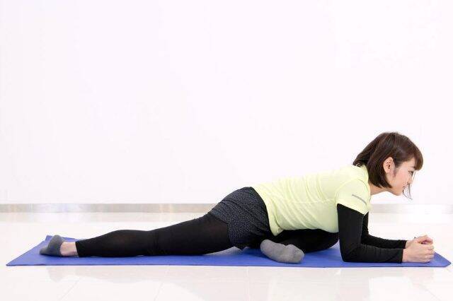 下半身の印象を変えたいなら。１日３セット【股関節ゆるめて巡りを整える】簡単ストレッチ