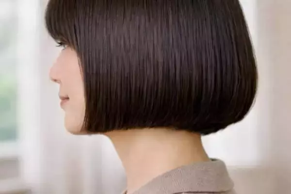 一直線に毛先を揃えると古く見える？40代・50代のボブが野暮ったくなる“重すぎライン”問題