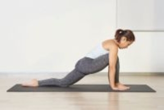 肩や腰の重だるさ、姿勢の崩れが気になる人へ。１日１セット【股関節の柔軟性を取り戻す】簡単ポーズ