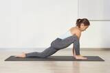 「肩や腰の重だるさ、姿勢の崩れが気になる人へ。１日１セット【股関節の柔軟性を取り戻す】簡単ポーズ」の画像2
