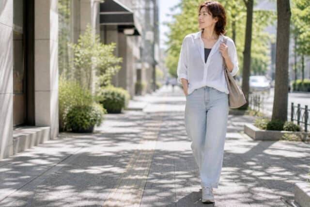 頑張りすぎない方が若く見える？40代・50代の“抜け感ファッション”の正解