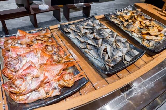 カニの大盛りやマグロ＆フグの刺身が食べ放題。【大江戸温泉物語Premium 鬼怒川観光ホテル】の最強バイキング