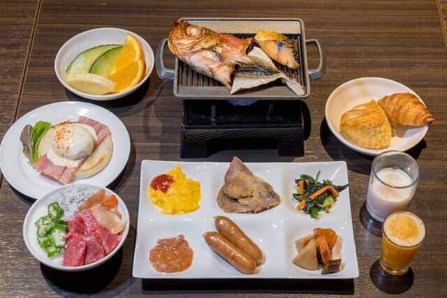 カニの大盛りやマグロ＆フグの刺身が食べ放題。【大江戸温泉物語Premium 鬼怒川観光ホテル】の最強バイキング