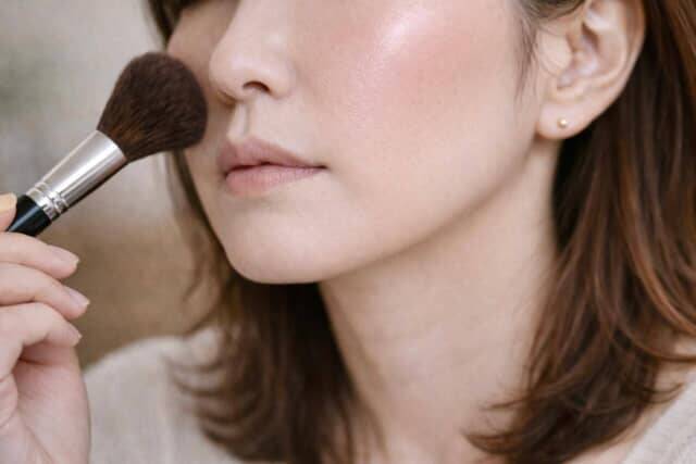 ちゃんとメイクしてるのに老けて見える…。大人世代が無意識にやりがちな「逆効果メイク」