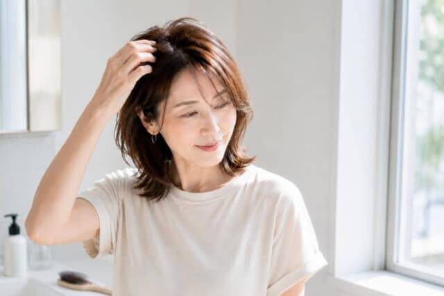 その分け目、今の自分に合ってる？40代・50代が見直したい“大人ヘア”のポイント