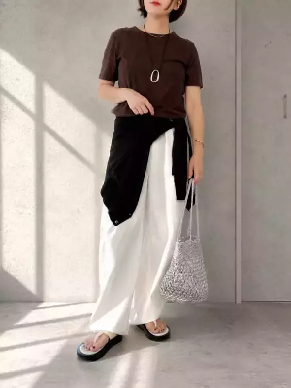990円なのに高見え！【GU】大人の夏コーデは「ブラウンのシアーT」が正解。ラクなのにきちんと見える着回し３選