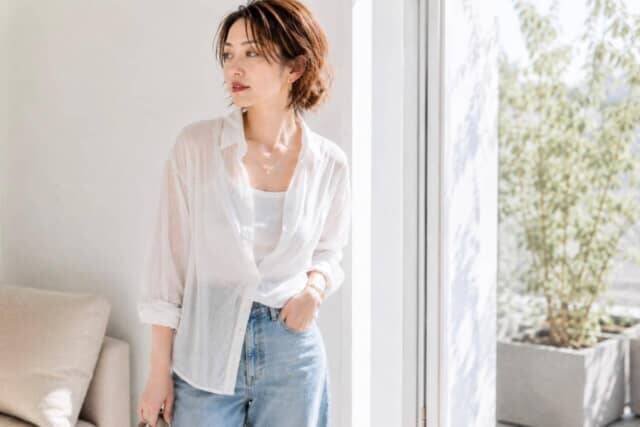 春夏カジュアルに赤リップは浮く？大人世代が見直したい「口元バランス」