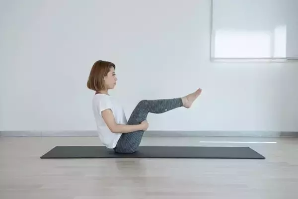 「続けるほど細ウエストへ。１日１セット【お腹がみるみる薄くなっていく】簡単習慣」の画像