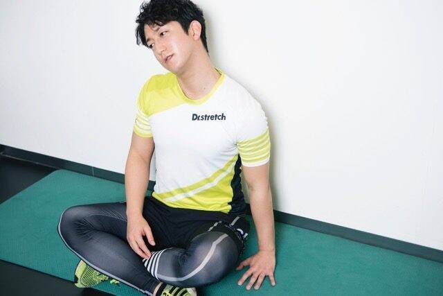 首・フェイスラインの印象が変わる。１日１分【むくみ解消＆小顔化につながる】簡単ストレッチ