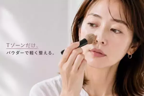 「ツヤ肌のつもりがベタつきに見える？  初夏に増える“大人のベースメイク問題”」の画像