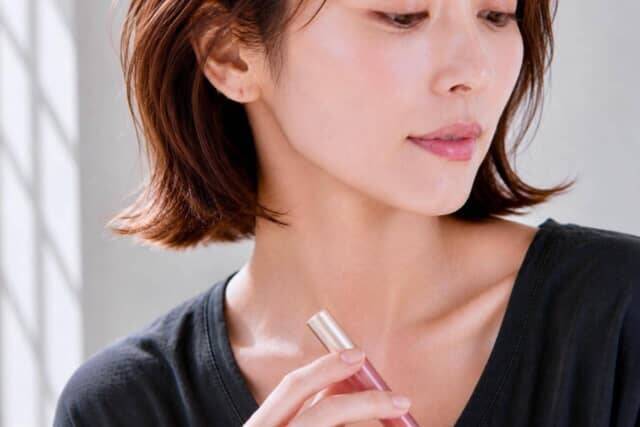 【40代・50代】自然と顔の印象が洗練される。今っぽいメイクが仕上がる“質感の方程式”