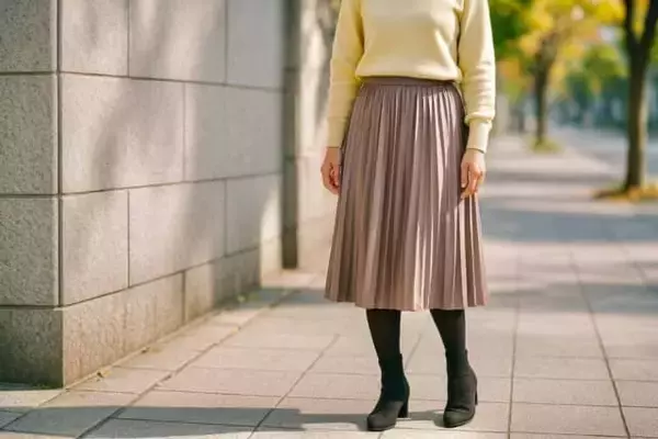 「“おば見え防止”と“若見え”を両立！40代からの「黒タイツ」コーデテク」の画像