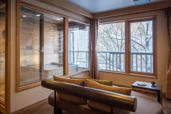 「“雪の王国”青森を満喫。【星野リゾート　奥入瀬渓流ホテル】で日常から開放される滞在を」の画像