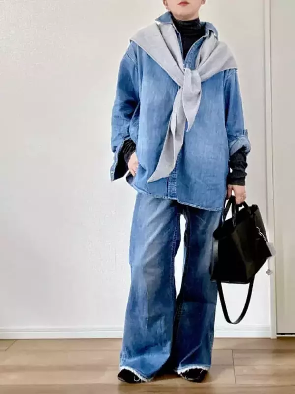 「肩に掛けるだけでこなれ感。簡単におしゃれを格上げ【GU】今季注目の「三角スカーフ」」の画像