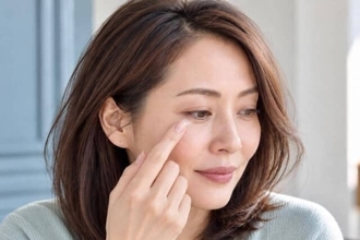 コンシーラーで目の下が白く浮く？見直しポイントは「塗る範囲」と「ぼかす境目」の２つ
