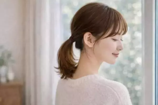 「年始は“頑張らない”がちょうどいい。  急なお出かけ・来客でも好印象な「大人の簡単ヘアアレンジ」」の画像