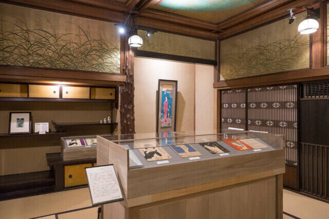 「美と自由が花開いた時代」。モダンガールと東京都指定有形文化財「百段階段」の展示会