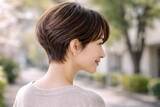 「首元がきれいに見えるのはどっち？ショートヘア＆ショートボブ“襟足設計”の違い」の画像1