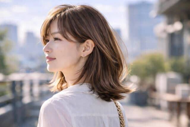 【2026春】マイナス５歳見えが叶う。今っぽく若々しく見える「大人ミディアムヘア」３選